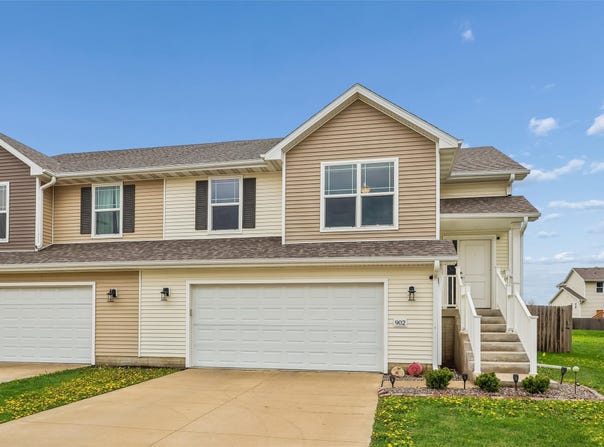 902 E Iowa Avenue, Indianola, IA 50125