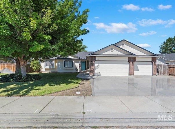 172 W Spicewood Dr, Meridian, ID 83646