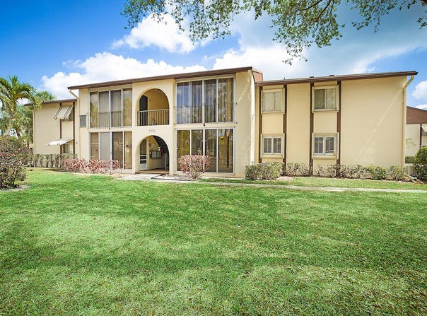 138 Lake Pine Circle, Greenacres, FL 33463