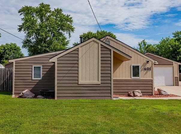 401 NW 50th Place, Des Moines, IA 50313