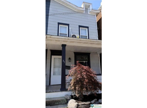 45 E Howard Avenue, Coaldale Boro, PA 18218