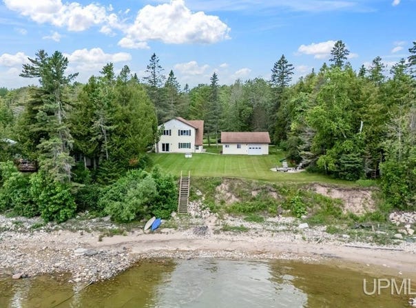 1040 M35, Bark River, MI 49807
