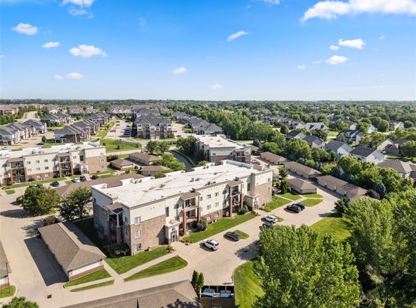 6350 Coachlight Drive unit: 3108, West Des Moines, IA 50266