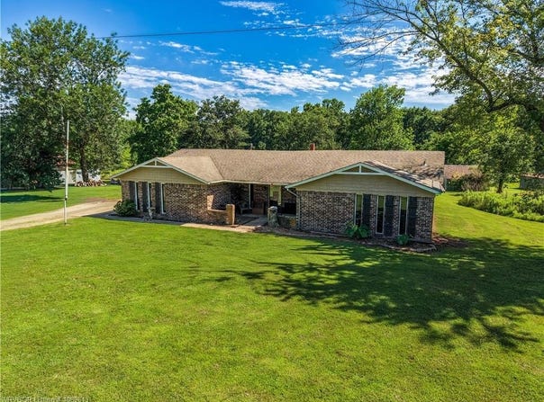 506 S Kcs RD, Gans, OK 74936