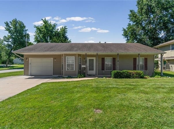 607 W 6th Street, Cameron, MO 64429
