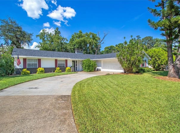 428 LAURA LANE, MOUNT DORA, FL 32757