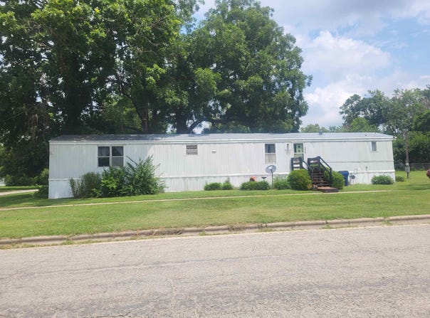 220 W 7th St, Eureka, KS 67045
