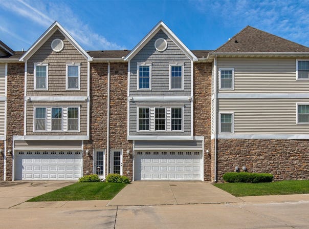 8302 Westown Parkway unit: 1102, West Des Moines, IA 50266