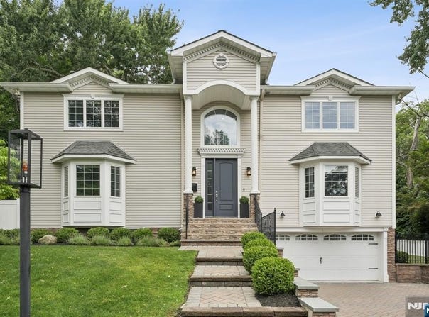 39 Drury Lane, Demarest, NJ 07627