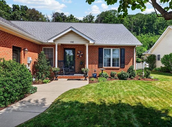 116 RED OAK DR, STAUNTON, VA 24401