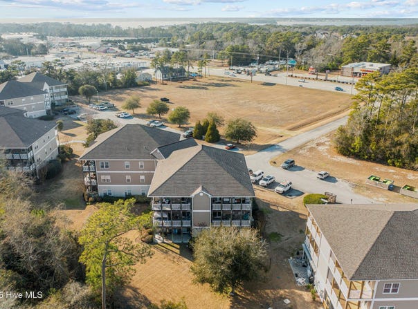 300 Lighthouse Lane, Cedar Point, NC 28584
