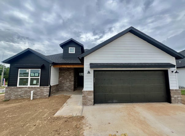 1367 N Harper Ridge Drive, Republic, MO 65738