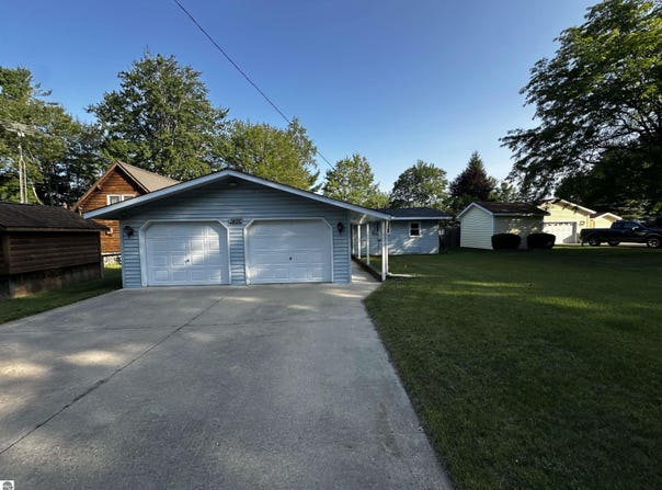 1466 Lake James Drive, Prudenville, MI 48651