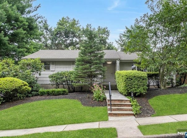 154 Summit Avenue, Waldwick, NJ 07463