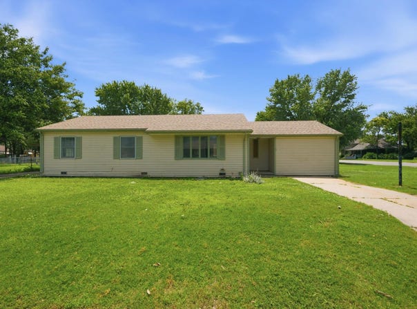 303 E 4th Ave, Cheney, KS 67025