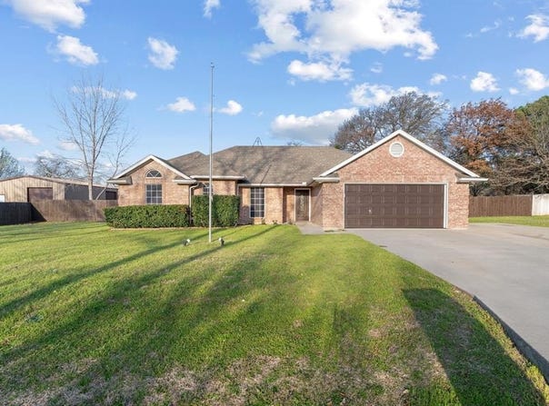 2013 Wood Trail, Azle, TX 76020