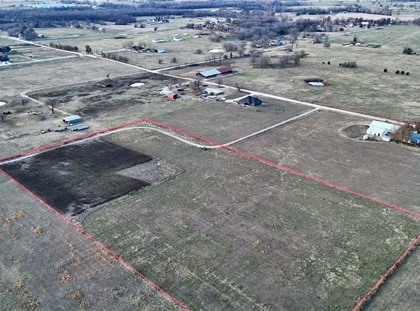 Leonard Ranch  RD, Gravette, AR 72736