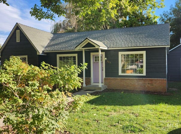 463 E Court St, Weiser, ID 83672-2212