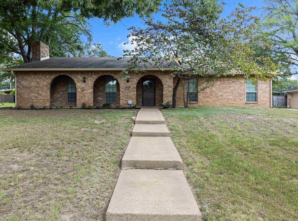 1205 Briarwood Ln, Longview, TX 75604