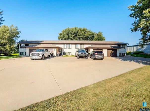 1505 E Cedar Cir, Brandon, SD 57005