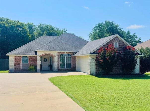 608 Grandview Drive, Granbury, TX 76049
