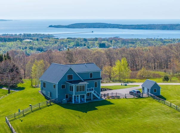 6 Clayton Lane, Rockland, ME 04841