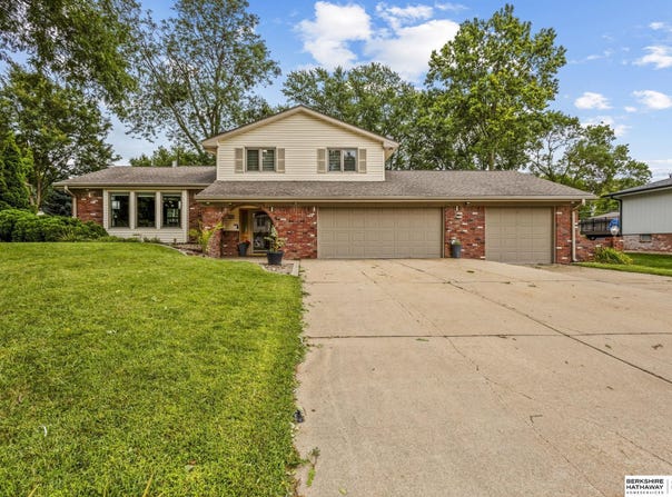 641 S 217th Street, Omaha, NE 68022
