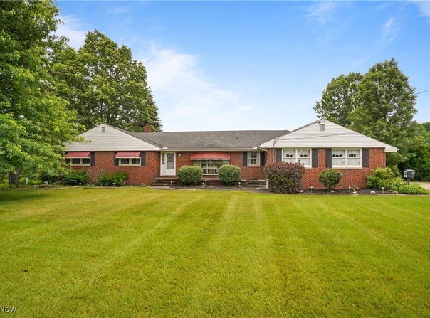 136 N Chillicothe Road, Aurora, OH 44202