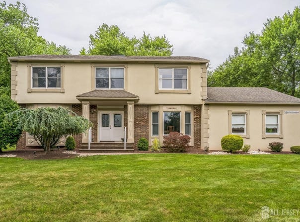 14 GREENSVIEW Drive, Scotch Plains, NJ 07076
