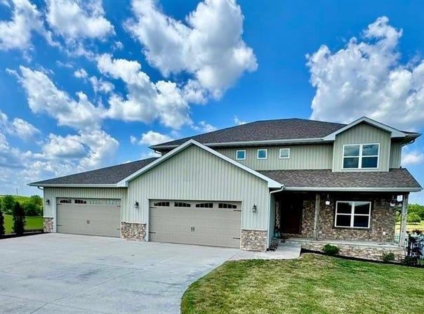 9174 207th Avenue, Anamosa, IA 52205