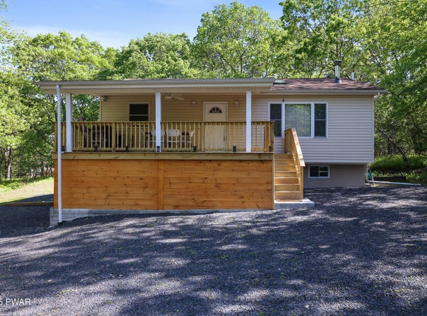 439 Gold Finch Road, Bushkill, PA 18324