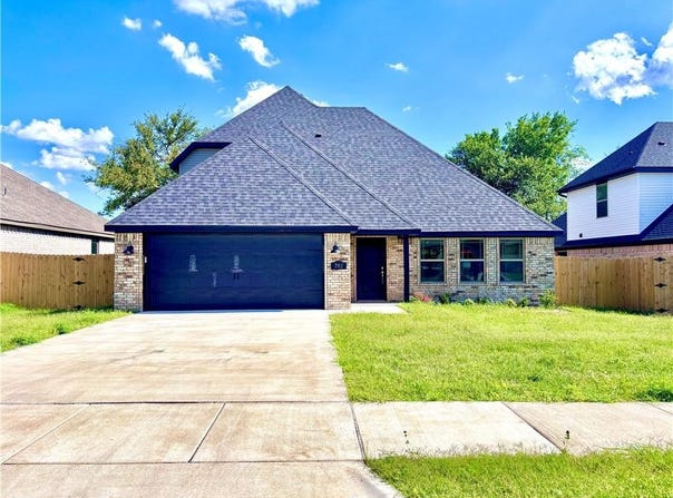 702  W Taylor  ST, Siloam Springs, AR 72761