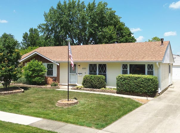 720 Suffolk Place, Streamwood, IL 60107