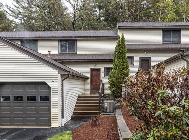 17 Centercrest Dr, Tyngsborough, MA 01879