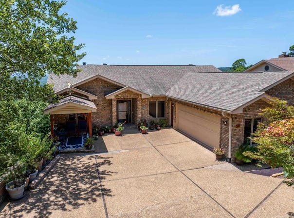 37 Ponferrada Way, Hot Springs Village, AR 71909