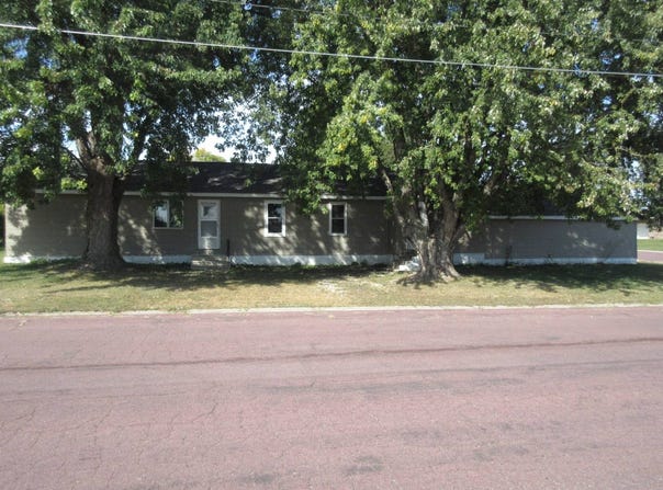 407 2nd St E, Sherburn, MN 56171