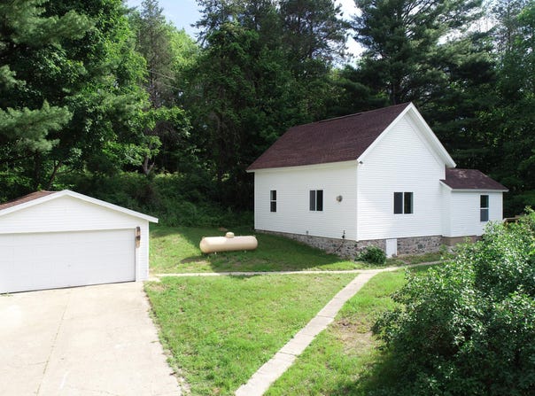 17324 11 Mile Rd Road, Leroy, MI 49655