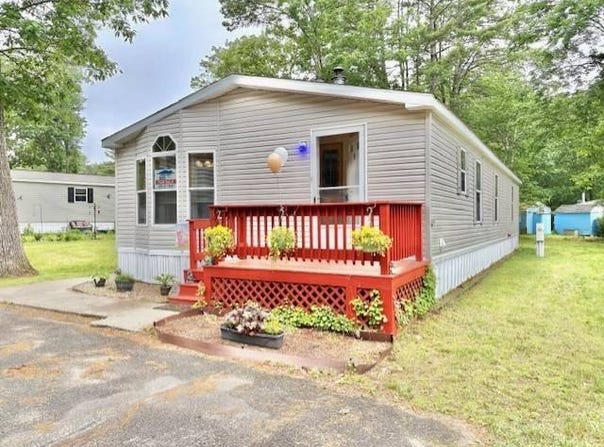 31 Hemlock Drive, Gorham, ME 04038