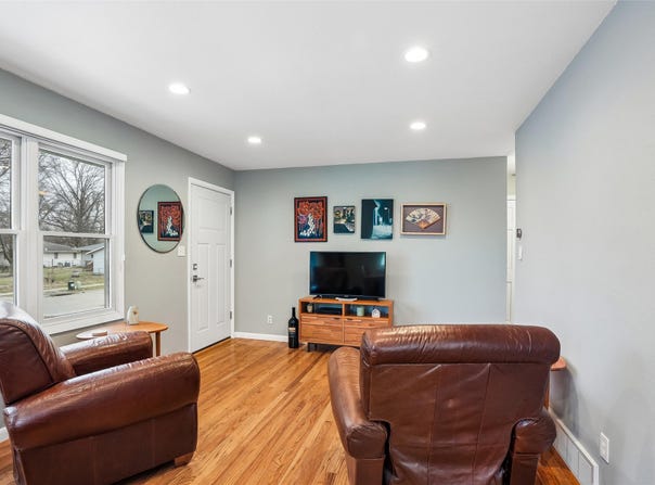 906 E Detroit Avenue, Indianola, IA 50125