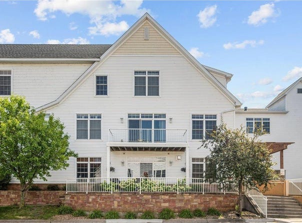 2150 Old School Road, Mound, MN 55364