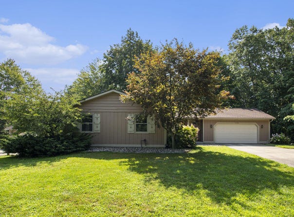 15576 Ryan Drive, Holland, MI 49424