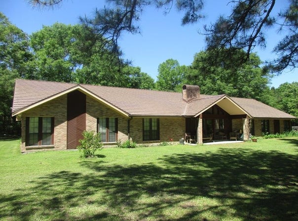 65 Lakeview Rd, Picayune, MS 39466