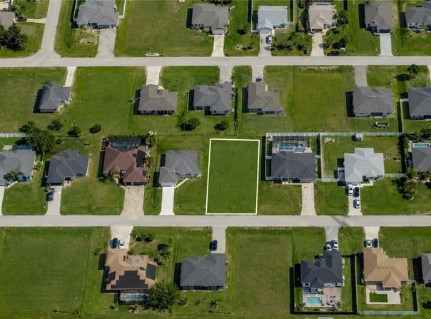 945 NW 7th Place, Cape Coral, FL 33993