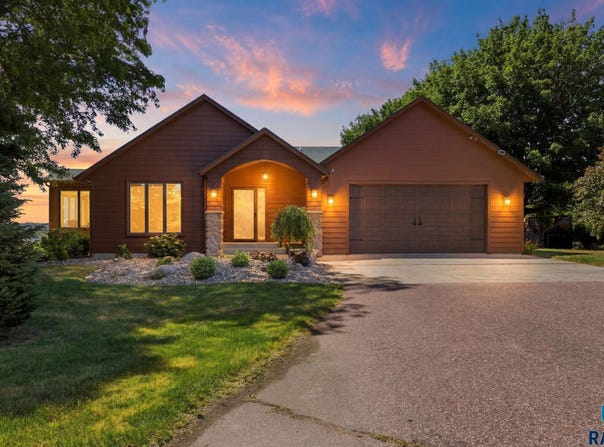 47649 Surrell St, Sioux Falls, SD 57104