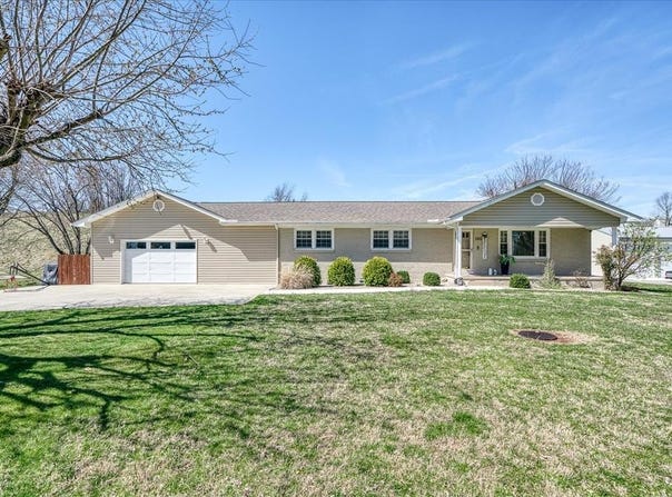 1211 Lovelady Rd, Byrdstown, TN 38549
