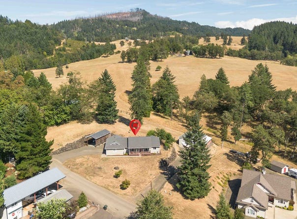 373 GRANDVIEW ST, Glide, OR 97443