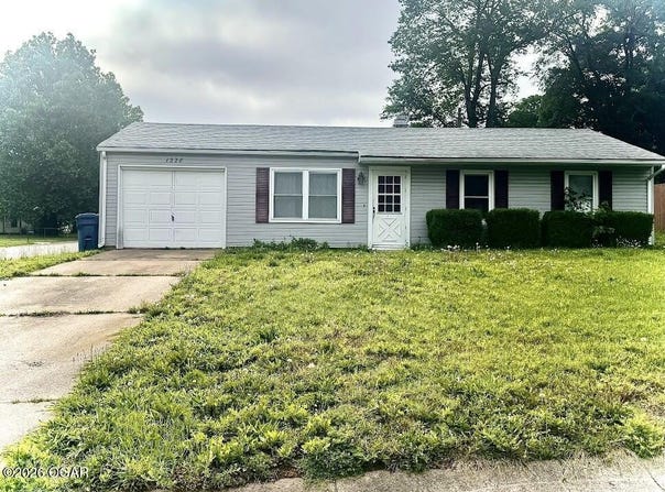 1228 Harrington Avenue, Carthage, MO 64836