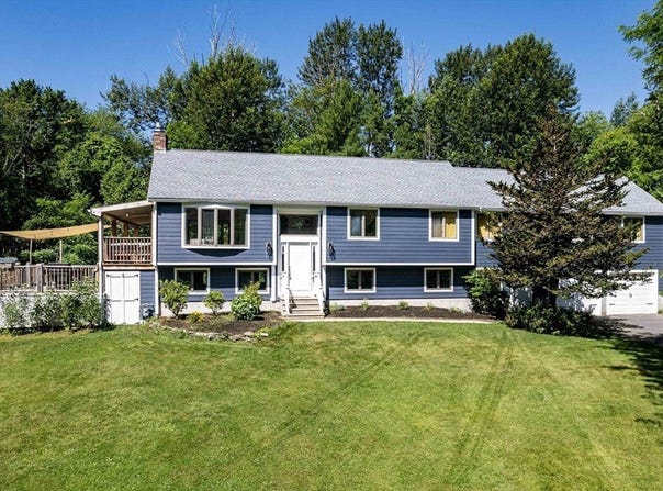 10 Longmeadow Lane, Medway, MA 02053