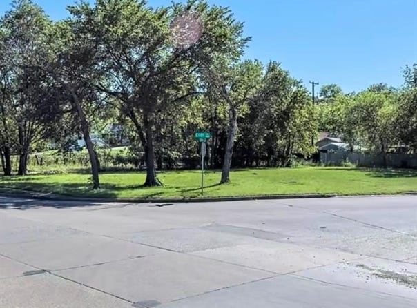 2605 Clinton Avenue, Fort Worth, TX 76164