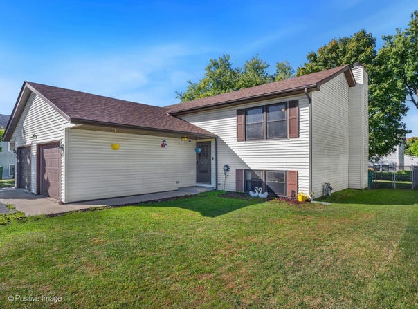 644 Swan Drive, Grayslake, IL 60030